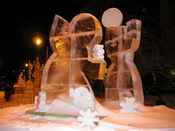 Приз за лучшую ледовую скульптуру и приз детского жюри - команда Виктора Домакова из Мончегорска за скульптуру "Танец Севера"